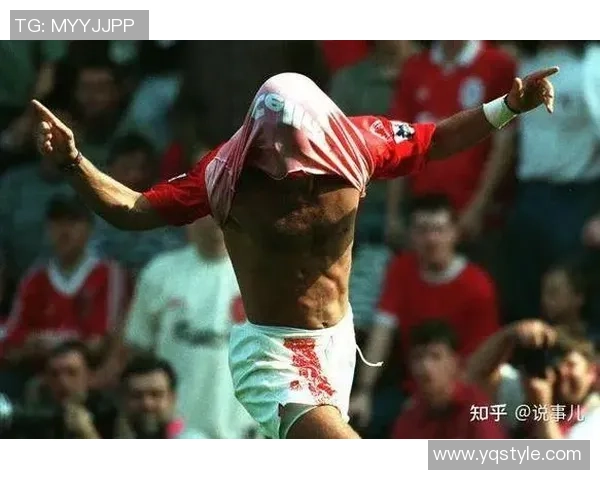 足球明星脚踩足球的精彩瞬间展现球场魅力与运动激情