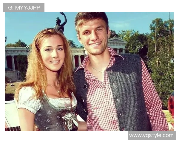 足球明星穆勒与女友甜蜜瞬间大揭秘精彩图片分享 足球明星穆勒与女友甜蜜瞬间大揭秘精彩图片分享